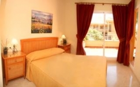 Viajes Apartamentos Jardines de Santa Maria Golf + Entradas Pack Selwo (SelwoAventura