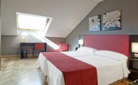 Viajes Hostal Carlos III + Entradas 1 día Zoo Madrid