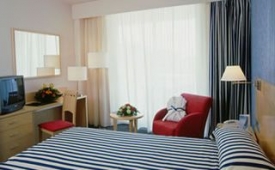 Viajes TRYP Port Cambrils Hotel + Acceso ilimitado a las Aguas Termales