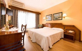 Viajes Hotel Monarque Fuengirola Park + Entradas Bioparc de Fuengirola