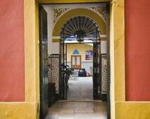 Viajes Hostal Trotamundos - Shared Rooms + Visita Guiada por Sevilla + Crucero Guadalquivir