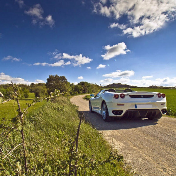 Ruta de 60 km con Ferrari F430 Spider por el Parque Natural de Montserrat y visita al monasterio