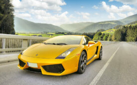 Ruta de 60 km con Lamborghini Gallardo por el Parque Natural de Montserrat y visita al monasterio