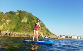 Tour con guía de stand up paddle en San Sebastián y pícnic con bebidas