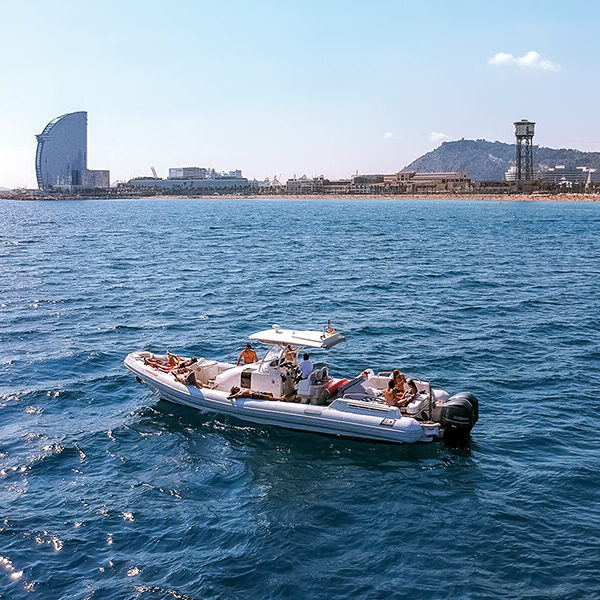 Barcelona desde el mar: 1 paseo en barco con aperitivo para 2 personas