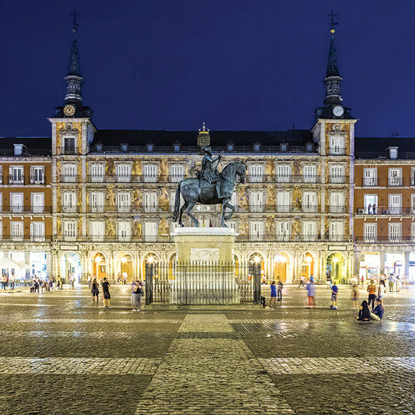 Tour nocturno con cena premium y espectáculo flamenco en Madrid para 2 personas