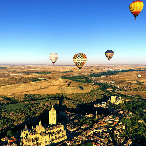 Segovia desde el aire: 1 paseo en globo con reportaje fotográfico