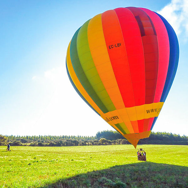 Ribeira Sacra en globo: 1 paseo en globo (1h) con desayuno y brindis para 2 personas