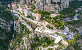 ¡Montserrat Tour en helicóptero!: 1 vuelo compartido de 15-20 min para 2 personas