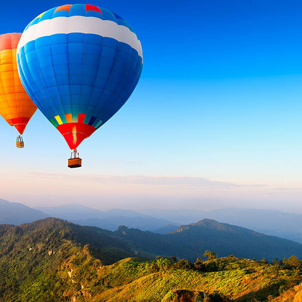 Antequera desde el cielo: 1 paseo en globo durante 1 hora con desayuno para 2 personas