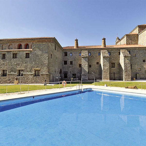 Relax en el Pirineo aragonés: 2 noches y acceso a spa en Hotel & Spa Monasterio de Boltaña 5*