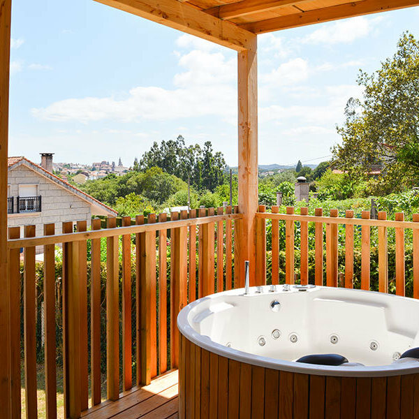 Cabañas Compostela: 2 noches en cabaña con bañera hidromasaje