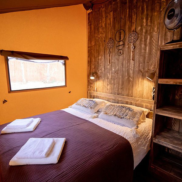 Can Bora Lodges: 2 noches en cabaña de domingo a jueves para 2