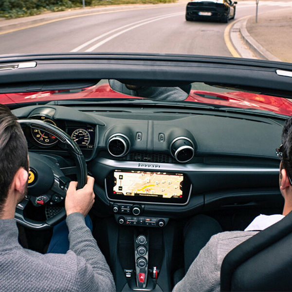 A toda adrenalina por Barcelona: 1 ruta en Ferrari de 40 min por Montjuïc para 1 persona